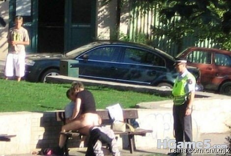 警察在排队.jpg