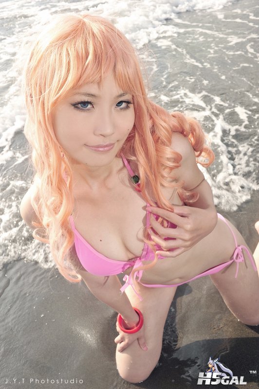 Sheryl_Nome_swimsuit_015.jpg