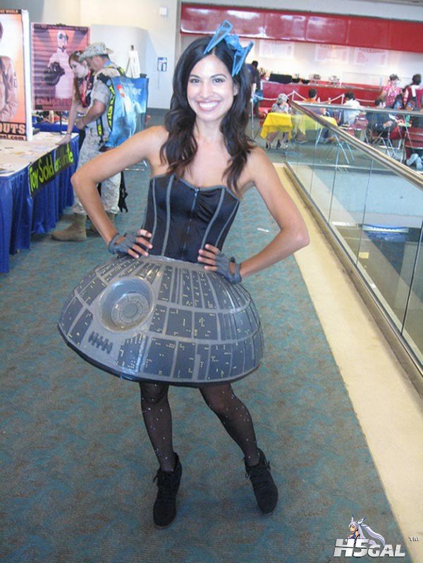 Star-Wars-Death-Star-Dress-1-600x799.jpg