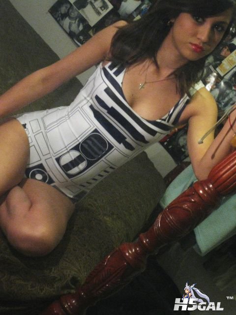 R2D2-Swimsuit-Sexy-Star-Wars-4.jpg
