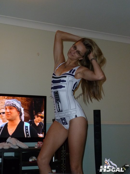 R2D2-Swimsuit-Sexy-Star-Wars-6.jpg