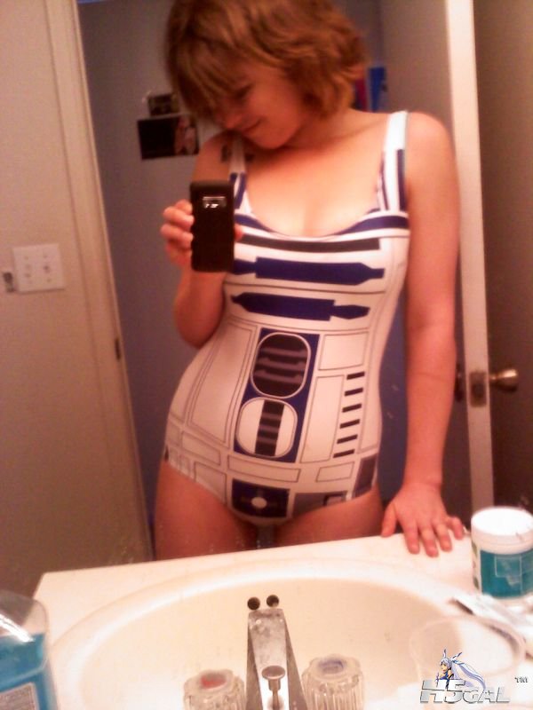 R2D2-Swimsuit-Sexy-Star-Wars-11.jpg