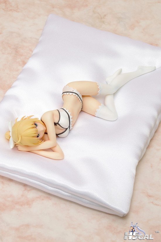 SaberLily-Bikini-Figure-3.jpg