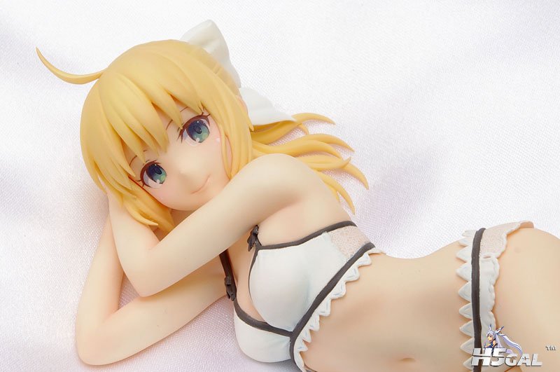 SaberLily-Bikini-Figure-4.jpg